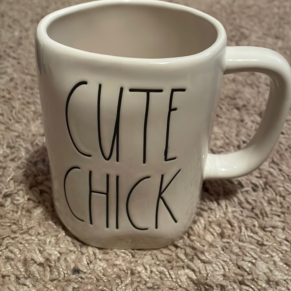 Rae Dunn cute chick mug.